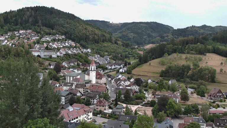 Dieses Bild zeigt eine Webcam-Aufnahme von Ottenhöfen, aufgenommen am Freitag, den 21.08.2026 um 07:30 Uhr