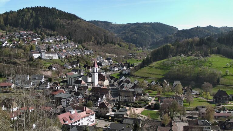 Dieses Bild zeigt eine Webcam-Aufnahme von Ottenhöfen, aufgenommen am Donnerstag, den 09.04.2026 um 16:20 Uhr