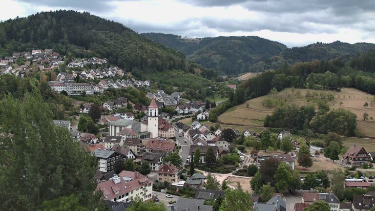 Dieses Bild zeigt eine Webcam-Aufnahme von Ottenhöfen, aufgenommen am Dienstag, den 18.08.2026 um 11:00 Uhr
