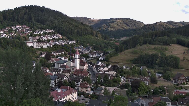 Dieses Bild zeigt eine Webcam-Aufnahme von Ottenhöfen, aufgenommen am Mittwoch, den 05.08.2026 um 19:50 Uhr