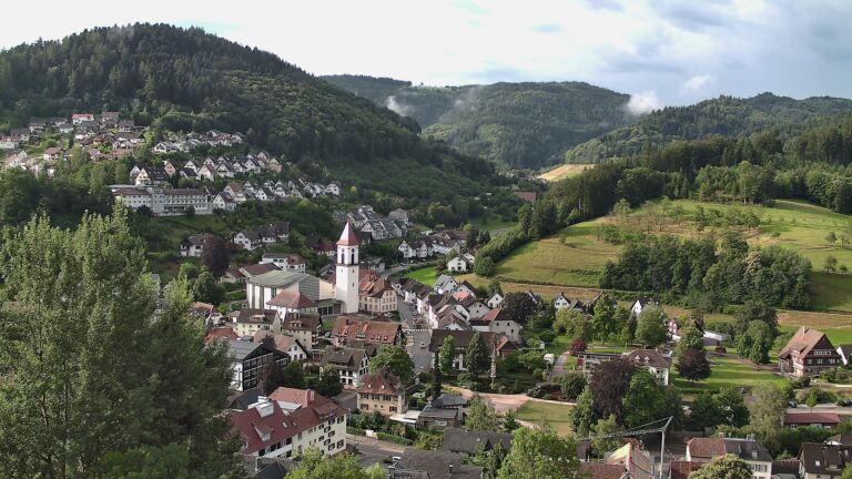 Dieses Bild zeigt eine Webcam-Aufnahme von Ottenhöfen, aufgenommen am Montag, den 29.06.2026 um 08:00 Uhr