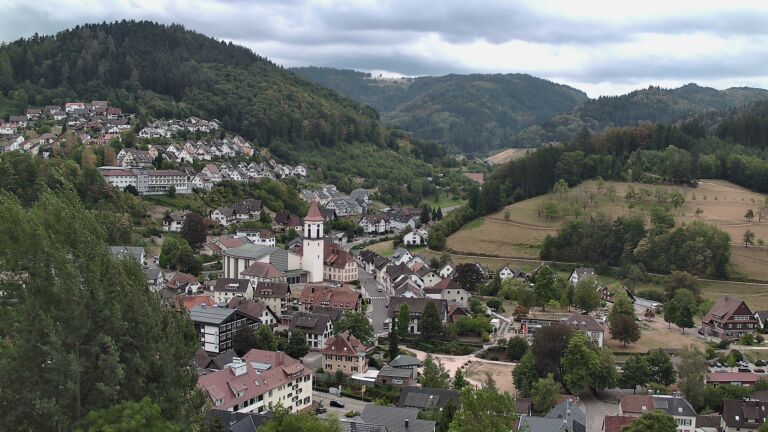 Dieses Bild zeigt eine Webcam-Aufnahme von Ottenhöfen, aufgenommen am Dienstag, den 18.08.2026 um 10:30 Uhr