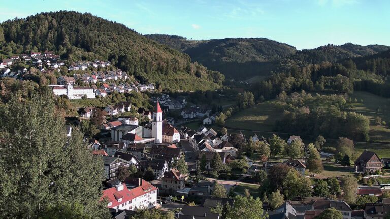 Dieses Bild zeigt eine Webcam-Aufnahme von Ottenhöfen, aufgenommen am Montag, den 14.09.2026 um 18:30 Uhr