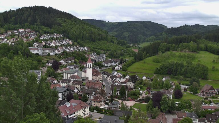 Dieses Bild zeigt eine Webcam-Aufnahme von Ottenhöfen, aufgenommen am Mittwoch, den 13.05.2026 um 12:20 Uhr