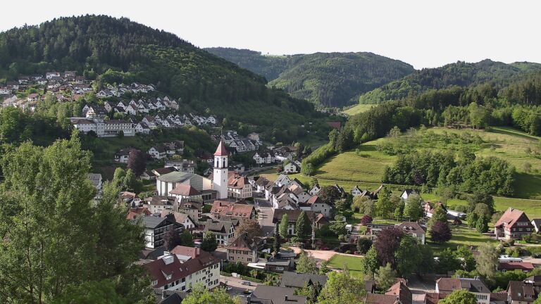 Dieses Bild zeigt eine Webcam-Aufnahme von Ottenhöfen, aufgenommen am Dienstag, den 19.05.2026 um 08:20 Uhr