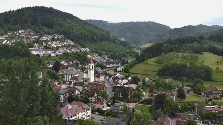 Dieses Bild zeigt eine Webcam-Aufnahme von Ottenhöfen, aufgenommen am Sonntag, den 31.05.2026 um 18:30 Uhr