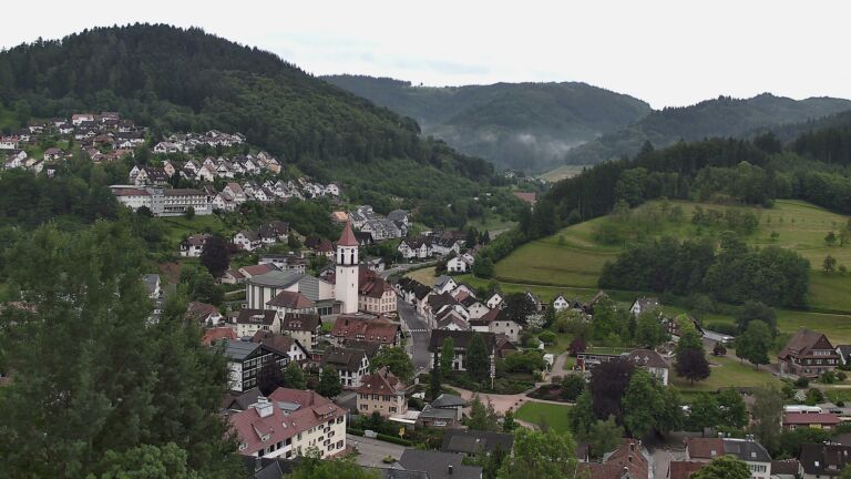 Dieses Bild zeigt eine Webcam-Aufnahme von Ottenhöfen, aufgenommen am Sonntag, den 31.05.2026 um 19:20 Uhr