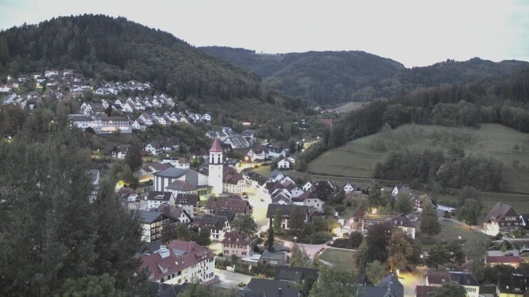 Dieses Bild zeigt eine Webcam-Aufnahme von Ottenhöfen, aufgenommen am Sonntag, den 04.10.2026 um 07:00 Uhr