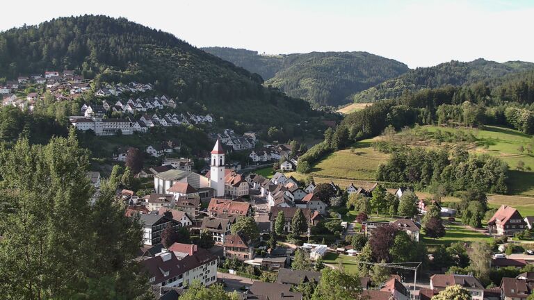 Dieses Bild zeigt eine Webcam-Aufnahme von Ottenhöfen, aufgenommen am Donnerstag, den 18.06.2026 um 07:50 Uhr