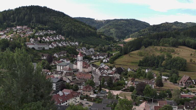 Dieses Bild zeigt eine Webcam-Aufnahme von Ottenhöfen, aufgenommen am Freitag, den 17.07.2026 um 09:30 Uhr