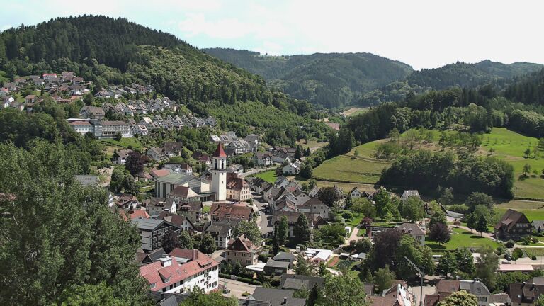 Dieses Bild zeigt eine Webcam-Aufnahme von Ottenhöfen, aufgenommen am Freitag, den 19.06.2026 um 15:10 Uhr