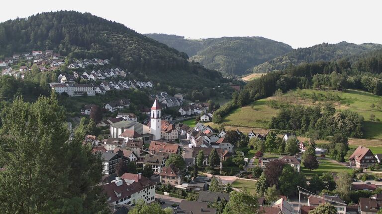 Dieses Bild zeigt eine Webcam-Aufnahme von Ottenhöfen, aufgenommen am Freitag, den 26.06.2026 um 08:00 Uhr