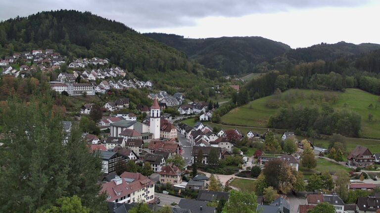 Dieses Bild zeigt eine Webcam-Aufnahme von Ottenhöfen, aufgenommen am Samstag, den 24.10.2026 um 10:00 Uhr