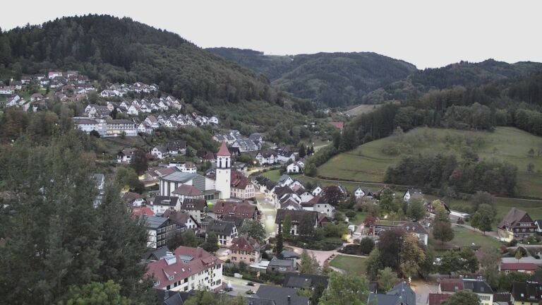 Dieses Bild zeigt eine Webcam-Aufnahme von Ottenhöfen, aufgenommen am Dienstag, den 13.10.2026 um 07:20 Uhr