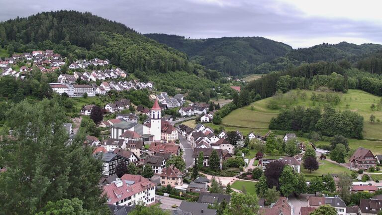 Dieses Bild zeigt eine Webcam-Aufnahme von Ottenhöfen, aufgenommen am Donnerstag, den 04.06.2026 um 07:30 Uhr