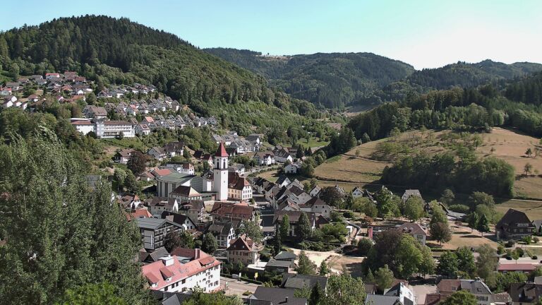 Dieses Bild zeigt eine Webcam-Aufnahme von Ottenhöfen, aufgenommen am Mittwoch, den 12.08.2026 um 16:20 Uhr