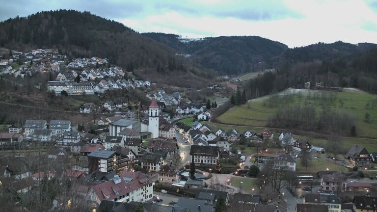 Dieses Bild zeigt eine Webcam-Aufnahme von Ottenhöfen, aufgenommen am Freitag, den 09.01.2026 um 17:00 Uhr