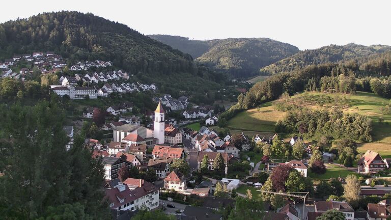 Dieses Bild zeigt eine Webcam-Aufnahme von Ottenhöfen, aufgenommen am Donnerstag, den 18.06.2026 um 06:30 Uhr