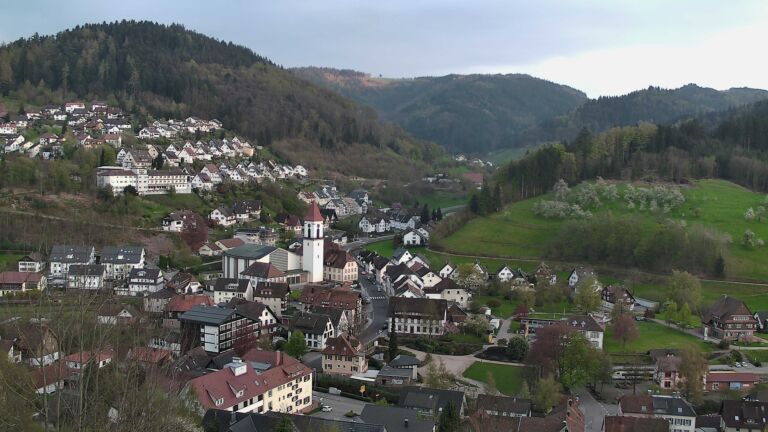 Dieses Bild zeigt eine Webcam-Aufnahme von Ottenhöfen, aufgenommen am Dienstag, den 14.04.2026 um 19:40 Uhr