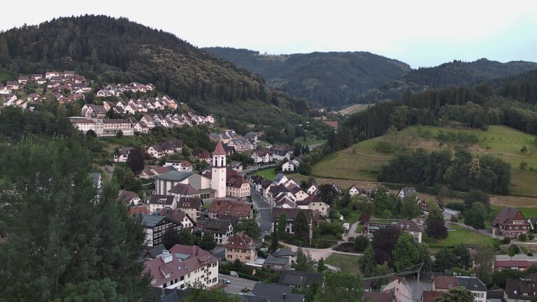 Dieses Bild zeigt eine Webcam-Aufnahme von Ottenhöfen, aufgenommen am Sonntag, den 28.06.2026 um 21:30 Uhr