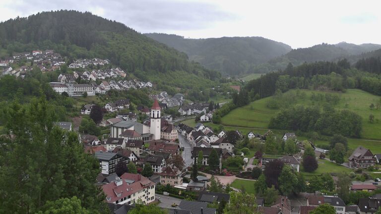 Dieses Bild zeigt eine Webcam-Aufnahme von Ottenhöfen, aufgenommen am Freitag, den 15.05.2026 um 16:50 Uhr