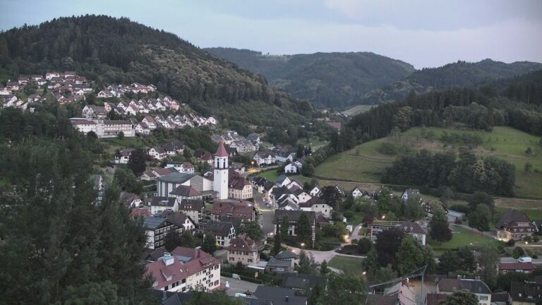 Dieses Bild zeigt eine Webcam-Aufnahme von Ottenhöfen, aufgenommen am Freitag, den 26.06.2026 um 22:00 Uhr