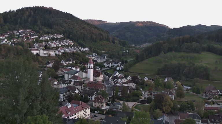 Dieses Bild zeigt eine Webcam-Aufnahme von Ottenhöfen, aufgenommen am Dienstag, den 06.10.2026 um 18:30 Uhr