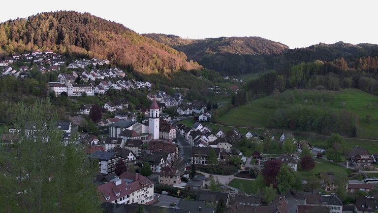 Dieses Bild zeigt eine Webcam-Aufnahme von Ottenhöfen, aufgenommen am Freitag, den 24.04.2026 um 20:00 Uhr