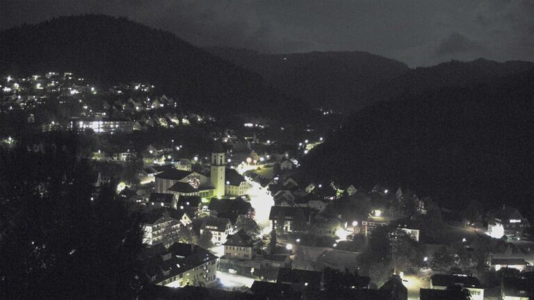 Dieses Bild zeigt eine Webcam-Aufnahme von Ottenhöfen, aufgenommen am Montag, den 19.10.2026 um 20:30 Uhr