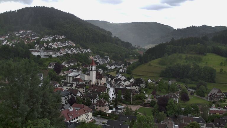 Dieses Bild zeigt eine Webcam-Aufnahme von Ottenhöfen, aufgenommen am Freitag, den 05.06.2026 um 13:50 Uhr