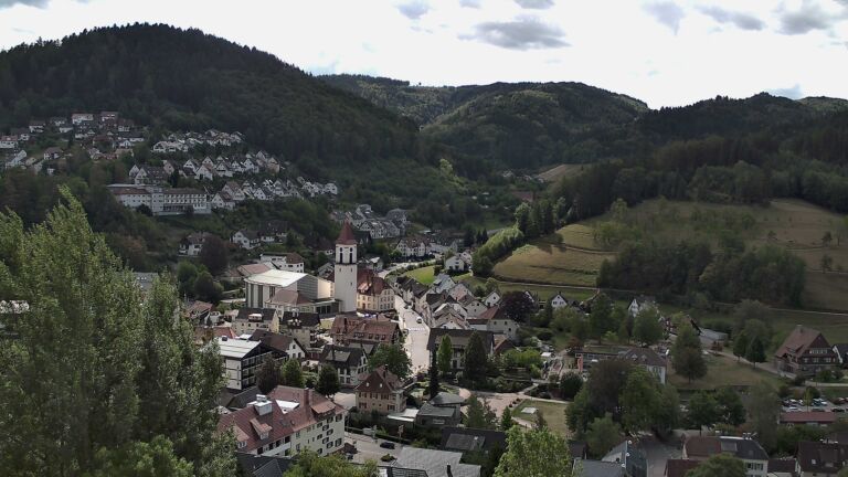 Dieses Bild zeigt eine Webcam-Aufnahme von Ottenhöfen, aufgenommen am Samstag, den 29.08.2026 um 12:10 Uhr