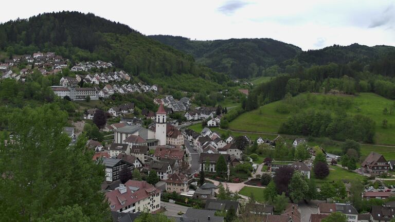 Dieses Bild zeigt eine Webcam-Aufnahme von Ottenhöfen, aufgenommen am Sonntag, den 03.05.2026 um 12:30 Uhr