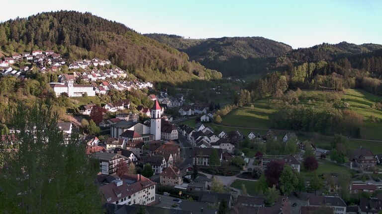 Dieses Bild zeigt eine Webcam-Aufnahme von Ottenhöfen, aufgenommen am Sonntag, den 26.04.2026 um 19:40 Uhr