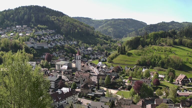 Dieses Bild zeigt eine Webcam-Aufnahme von Ottenhöfen, aufgenommen am Montag, den 27.04.2026 um 10:10 Uhr