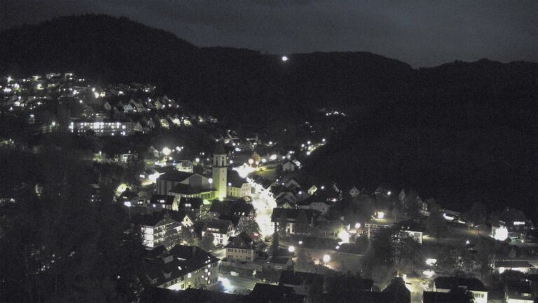 Dieses Bild zeigt eine Webcam-Aufnahme von Ottenhöfen, aufgenommen am Freitag, den 23.10.2026 um 19:10 Uhr