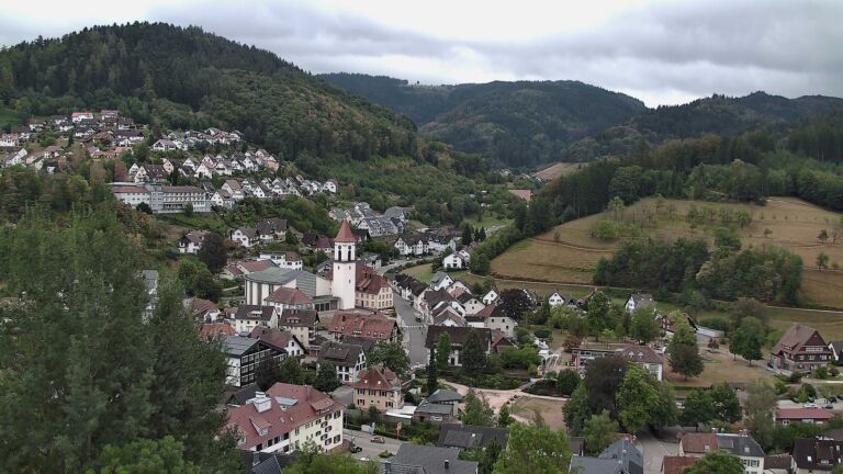 Dieses Bild zeigt eine Webcam-Aufnahme von Ottenhöfen, aufgenommen am Samstag, den 22.08.2026 um 10:10 Uhr