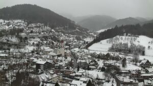 Dieses Bild zeigt eine Webcam-Aufnahme von Ottenhöfen, aufgenommen am Donnerstag, den 08.01.2026 um 14:50 Uhr