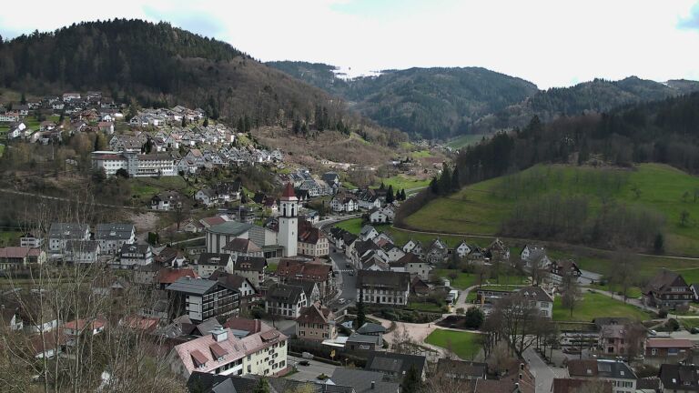 Dieses Bild zeigt eine Webcam-Aufnahme von Ottenhöfen, aufgenommen am Mittwoch, den 01.04.2026 um 15:50 Uhr