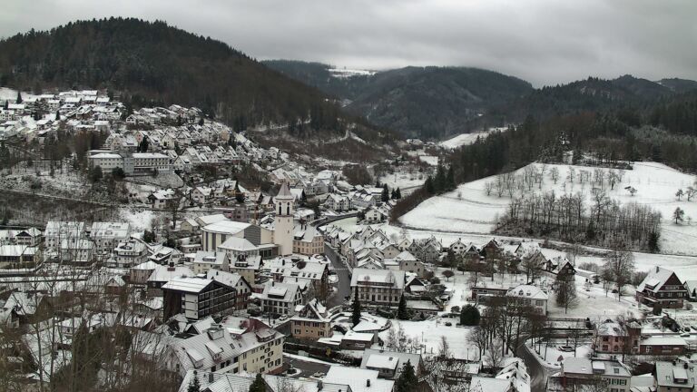 Dieses Bild zeigt eine Webcam-Aufnahme von Ottenhöfen, aufgenommen am Freitag, den 02.01.2026 um 10:30 Uhr