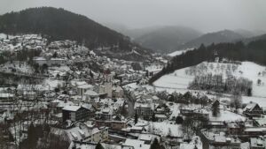 Dieses Bild zeigt eine Webcam-Aufnahme von Ottenhöfen, aufgenommen am Donnerstag, den 08.01.2026 um 14:20 Uhr