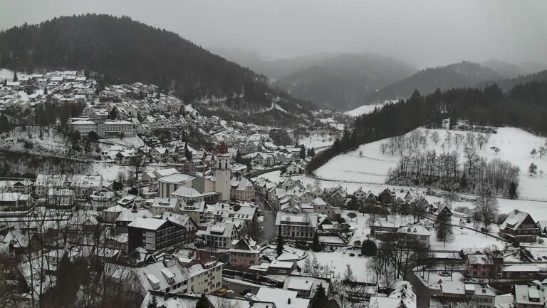 Dieses Bild zeigt eine Webcam-Aufnahme von Ottenhöfen, aufgenommen am Donnerstag, den 08.01.2026 um 14:20 Uhr