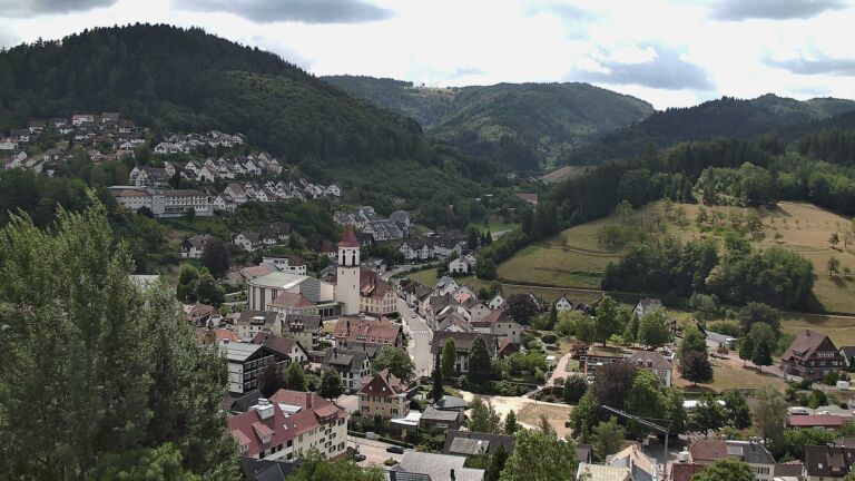 Dieses Bild zeigt eine Webcam-Aufnahme von Ottenhöfen, aufgenommen am Montag, den 27.07.2026 um 12:30 Uhr