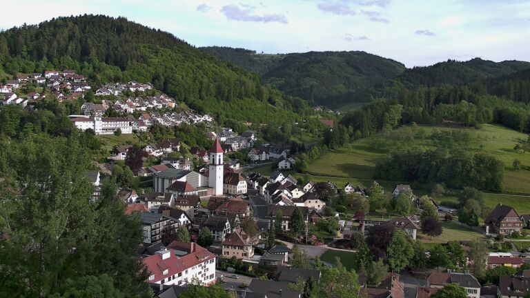 Dieses Bild zeigt eine Webcam-Aufnahme von Ottenhöfen, aufgenommen am Donnerstag, den 21.05.2026 um 19:10 Uhr