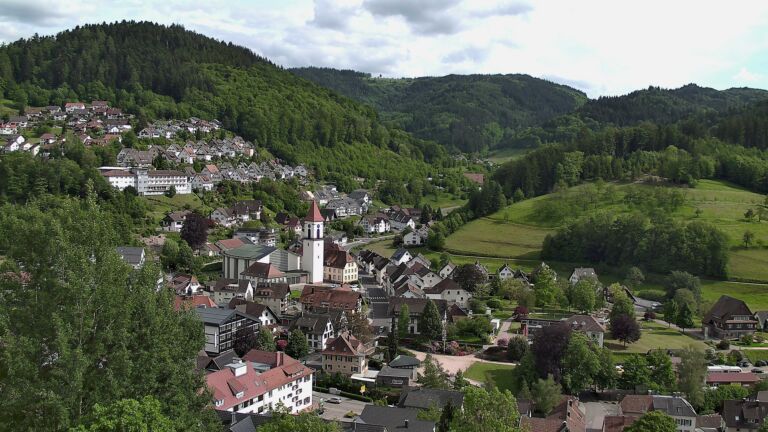 Dieses Bild zeigt eine Webcam-Aufnahme von Ottenhöfen, aufgenommen am Donnerstag, den 21.05.2026 um 16:50 Uhr