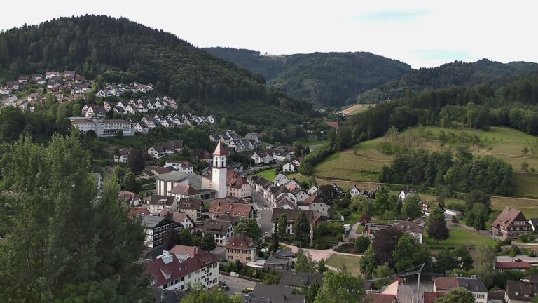 Dieses Bild zeigt eine Webcam-Aufnahme von Ottenhöfen, aufgenommen am Sonntag, den 05.07.2026 um 08:10 Uhr