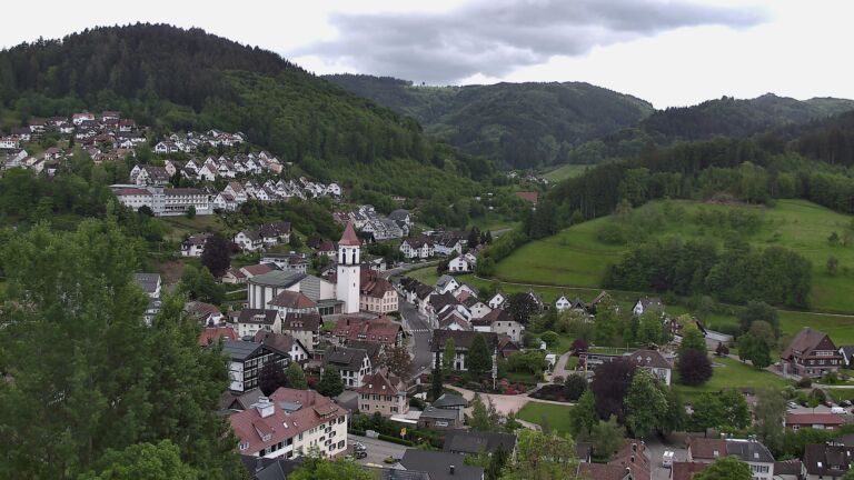 Dieses Bild zeigt eine Webcam-Aufnahme von Ottenhöfen, aufgenommen am Dienstag, den 12.05.2026 um 12:20 Uhr