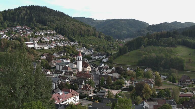 Dieses Bild zeigt eine Webcam-Aufnahme von Ottenhöfen, aufgenommen am Montag, den 28.09.2026 um 17:20 Uhr