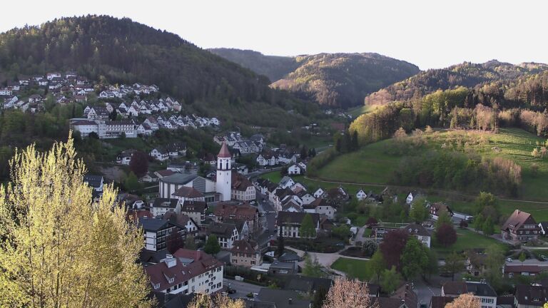 Dieses Bild zeigt eine Webcam-Aufnahme von Ottenhöfen, aufgenommen am Freitag, den 24.04.2026 um 07:30 Uhr