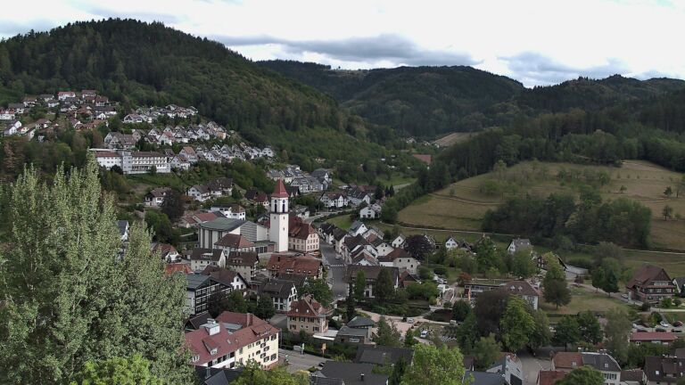 Dieses Bild zeigt eine Webcam-Aufnahme von Ottenhöfen, aufgenommen am Samstag, den 29.08.2026 um 17:20 Uhr