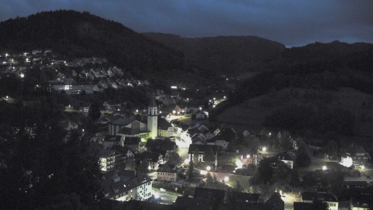 Dieses Bild zeigt eine Webcam-Aufnahme von Ottenhöfen, aufgenommen am Freitag, den 15.05.2026 um 05:00 Uhr